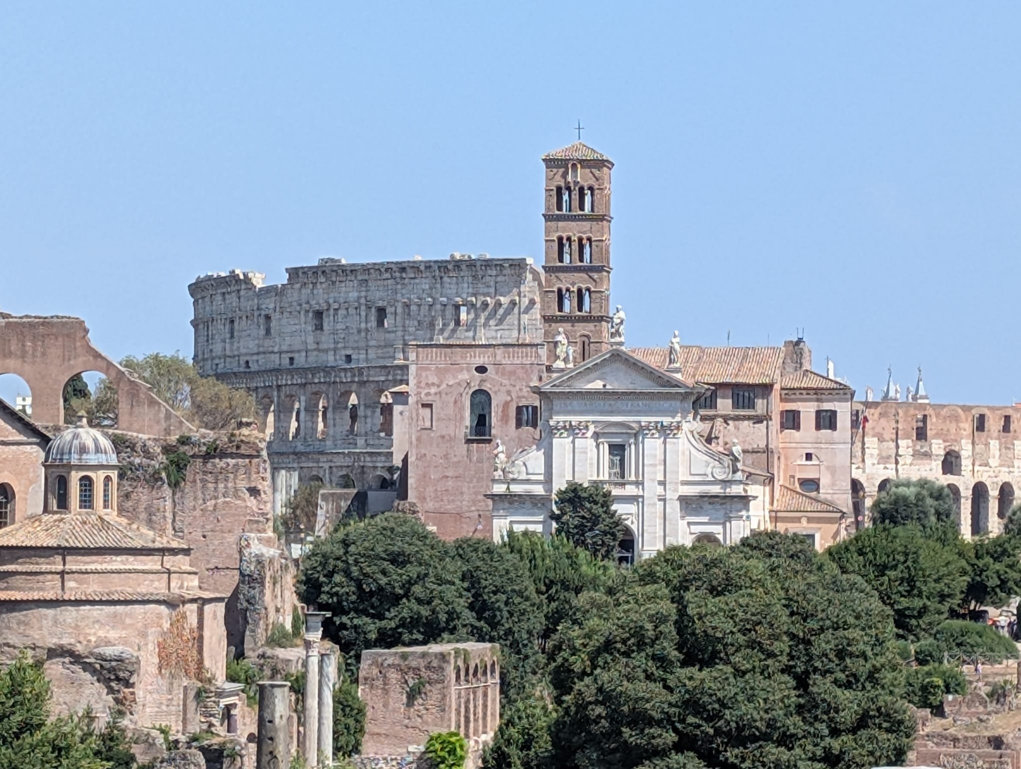 El Coliseo de Roma visto desde el Foro Romano